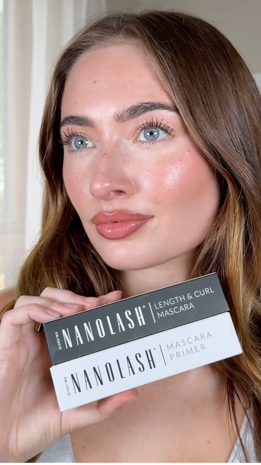 Women sharing their experience with Nanolash