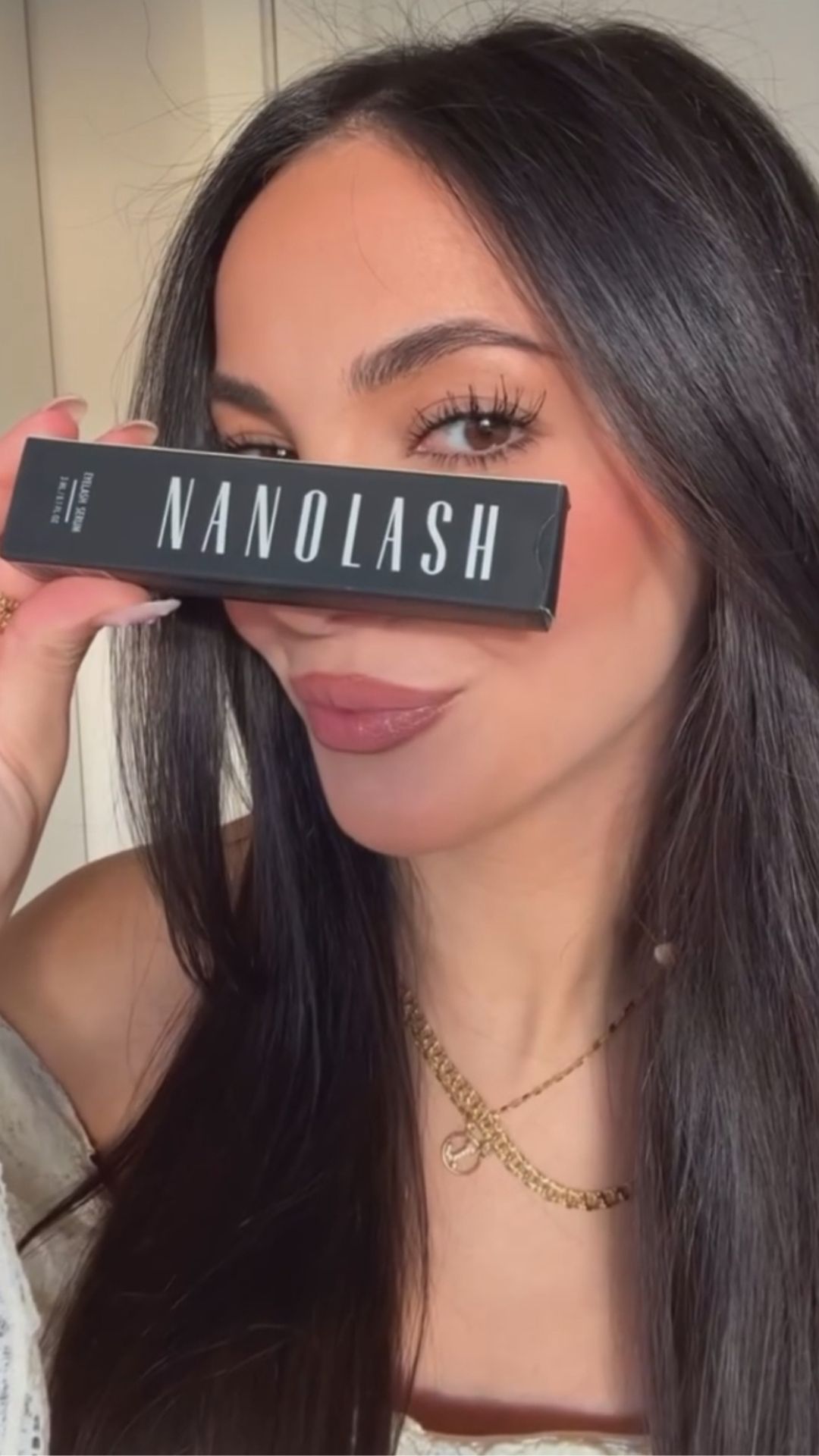 Women sharing their experience with Nanolash